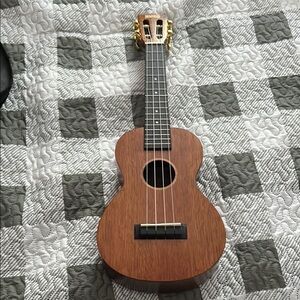 Mahalo Ukulele with Gold Hardware